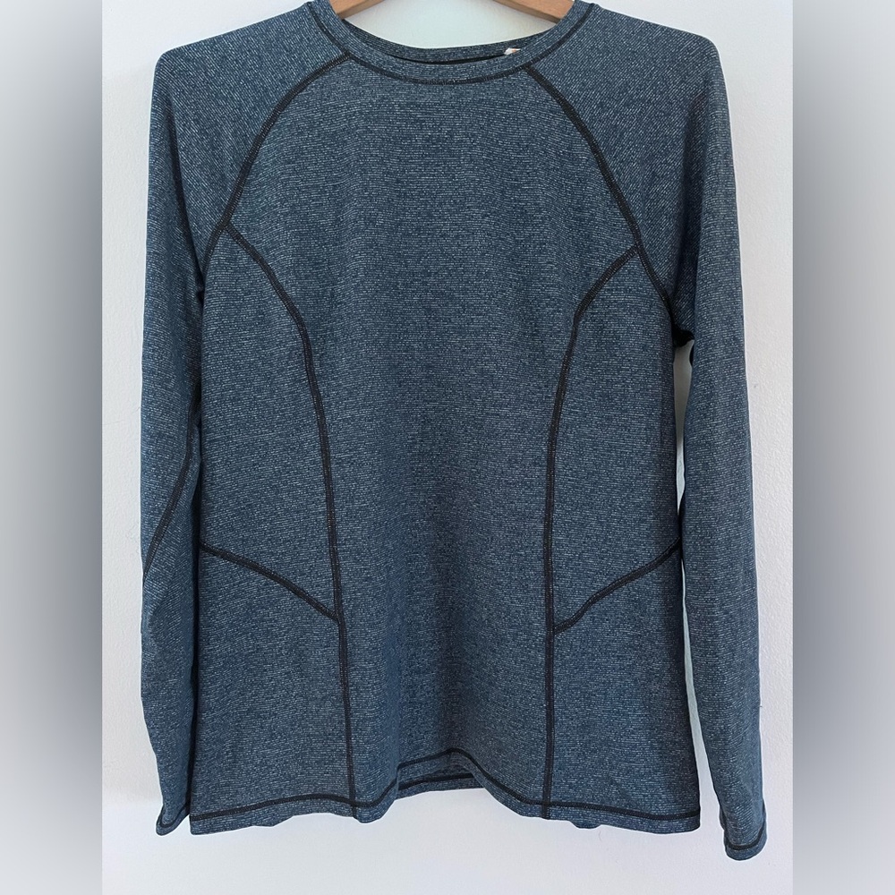 Lucy Activewear Long Sleeve Top With See Through Panel in Back Size Large